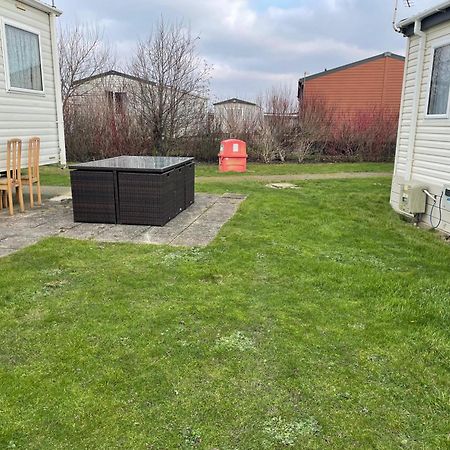 Cozy Camber Caravan 3 Bedroom Retreat With Decking 라이 외부 사진