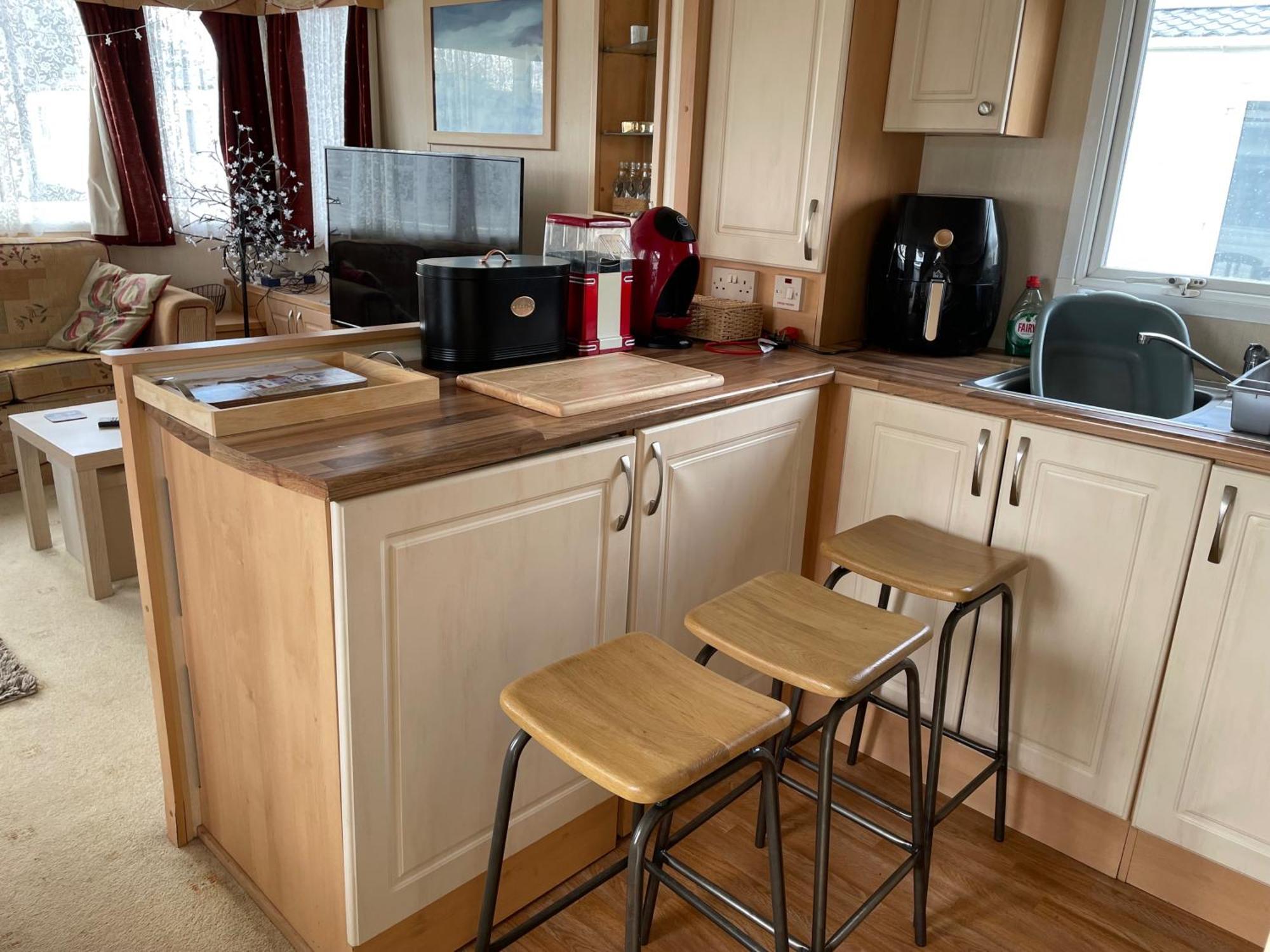 Cozy Camber Caravan 3 Bedroom Retreat With Decking 라이 외부 사진