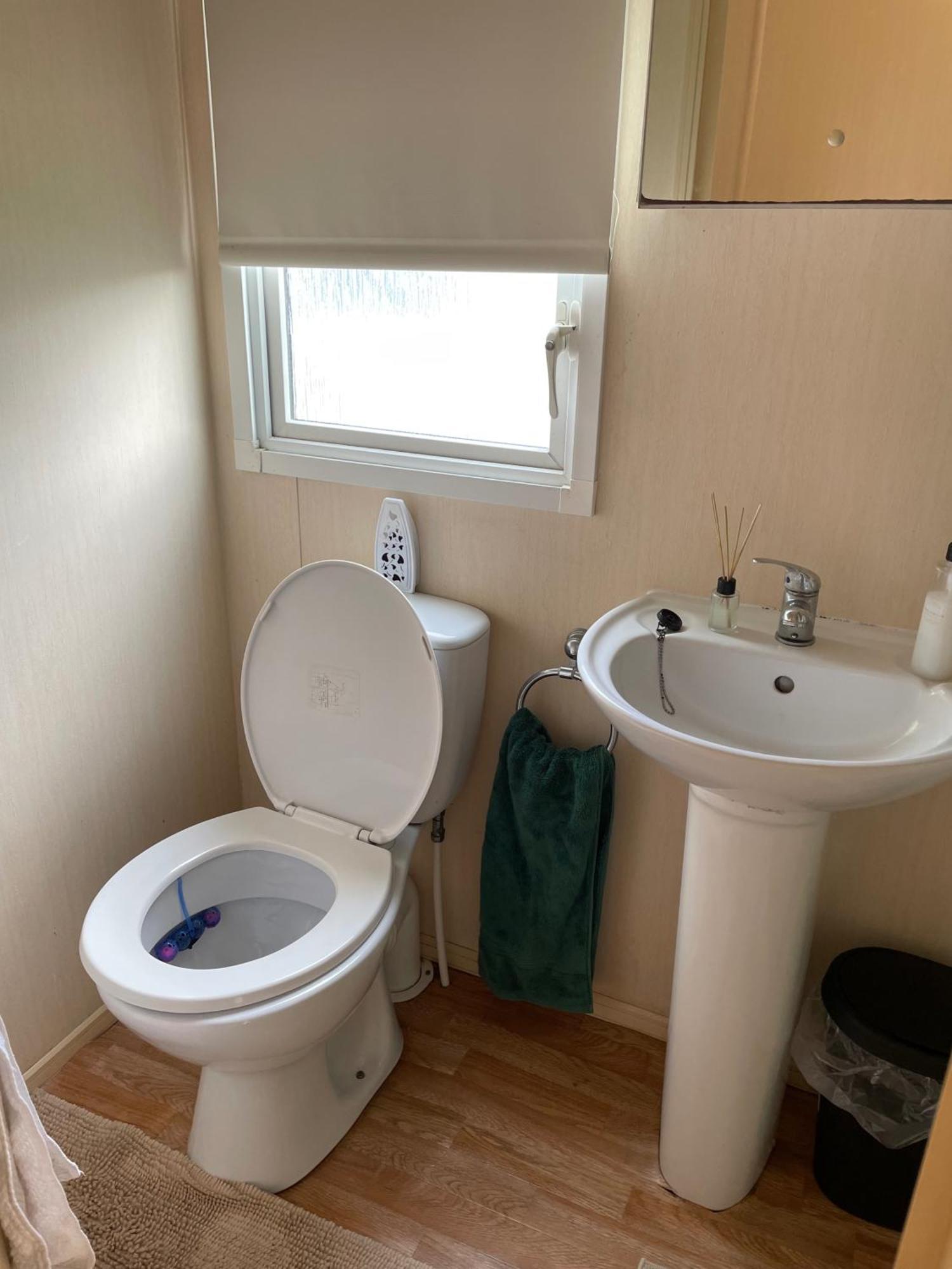 Cozy Camber Caravan 3 Bedroom Retreat With Decking 라이 외부 사진