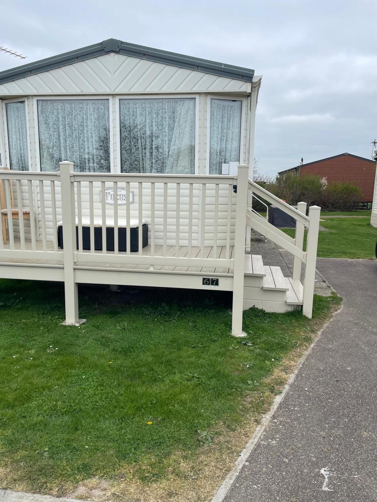 Cozy Camber Caravan 3 Bedroom Retreat With Decking 라이 외부 사진